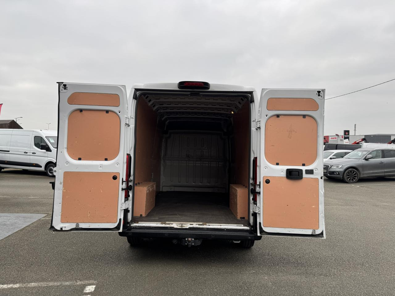 PEUGEOT BOXER 3T3 L3H2 2.2 HDI 140CH ASPHALT - Kastenwagen: das Bild 3 PEUGEOT BOXER 3T3 L3H2 2.2 HDI 140CH ASPHALT - Kastenwagen: das Bild 3