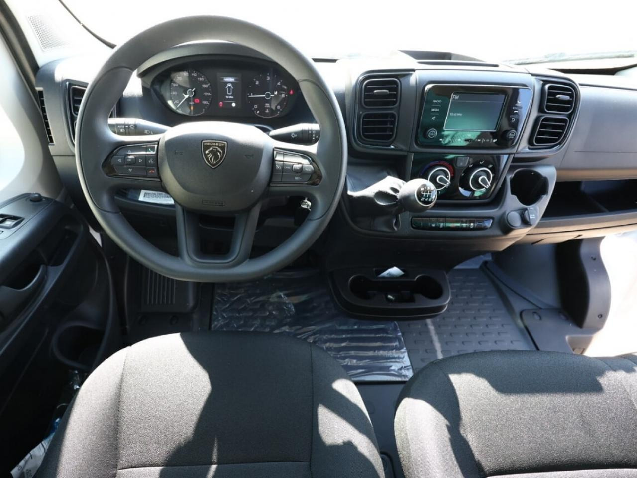 PEUGEOT Boxer 3.5t L4H2 2.2 HDi S&S Maxi - 180 III FOURGON TOLE Fourgon Tolé 435 L4H2 PHASE 3 - Kastenwagen: das Bild 3 PEUGEOT Boxer 3.5t L4H2 2.2 HDi S&S Maxi - 180 III FOURGON TOLE Fourgon Tolé 435 L4H2 PHASE 3 - Kastenwagen: das Bild 3