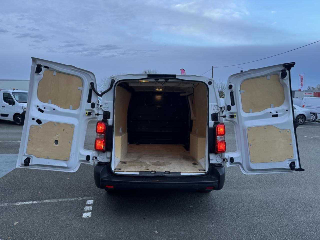 PEUGEOT EXPERT LONG 2.0 HDI 145CH ASPHALT - Kastenwagen: das Bild 2 PEUGEOT EXPERT LONG 2.0 HDI 145CH ASPHALT - Kastenwagen: das Bild 2