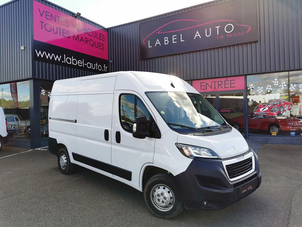 Peugeot Boxer 333 L2H2 2.2 BLUEHDI S&S 140CH ASPHALT - Kastenwagen: das Bild 1 Peugeot Boxer 333 L2H2 2.2 BLUEHDI S&S 140CH ASPHALT - Kastenwagen: das Bild 1