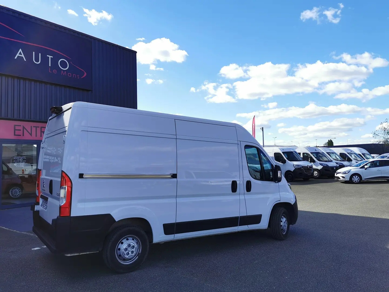 Peugeot Boxer 333 L2H2 2.2 BLUEHDI S&S 140CH ASPHALT - Kastenwagen: das Bild 5 Peugeot Boxer 333 L2H2 2.2 BLUEHDI S&S 140CH ASPHALT - Kastenwagen: das Bild 5
