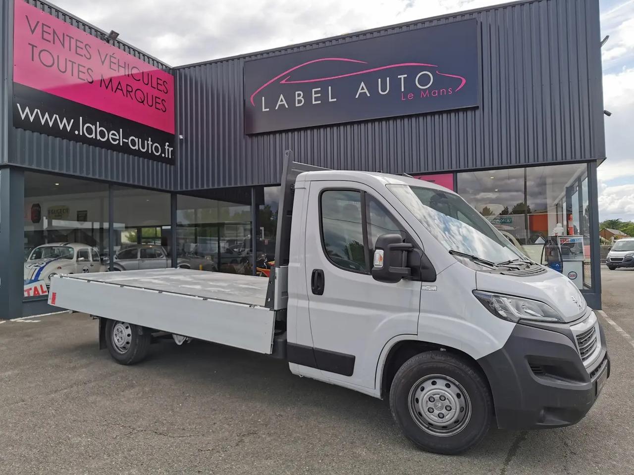 Peugeot Boxer 435 L4 2.2 BLUEHDI 140 S&S PREMIUM - Pritsche Transporter: das Bild 1 Peugeot Boxer 435 L4 2.2 BLUEHDI 140 S&S PREMIUM - Pritsche Transporter: das Bild 1