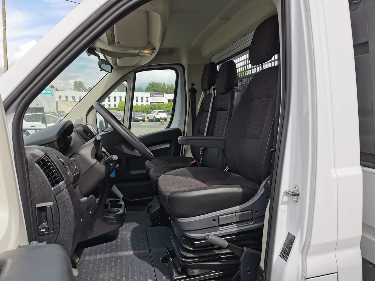 Peugeot Boxer 435 L4 2.2 BLUEHDI 140 S&S PREMIUM - Pritsche Transporter: das Bild 5 Peugeot Boxer 435 L4 2.2 BLUEHDI 140 S&S PREMIUM - Pritsche Transporter: das Bild 5