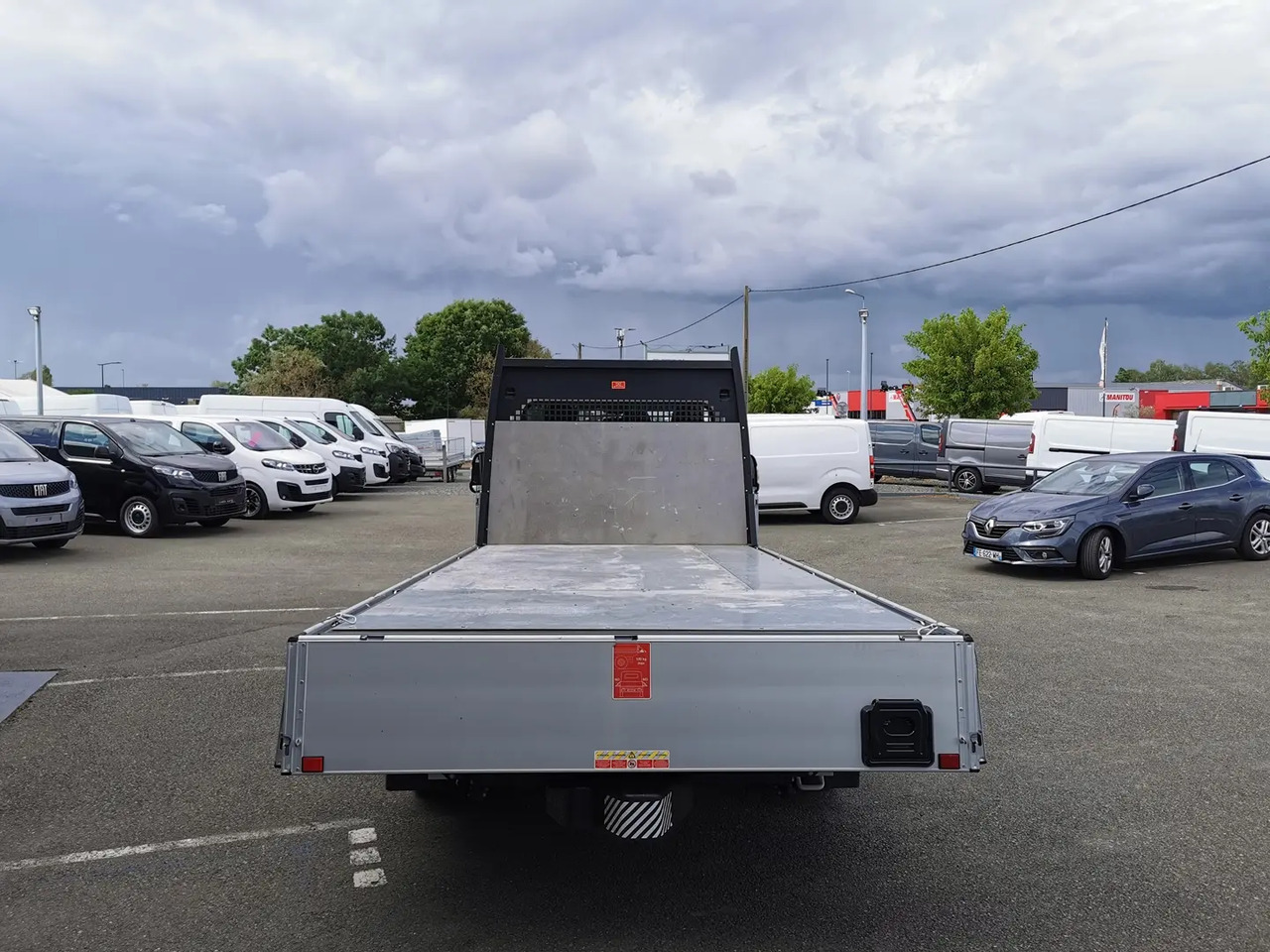Peugeot Boxer 435 L4 2.2 BLUEHDI 140 S&S PRO SR - Pritsche Transporter: das Bild 3 Peugeot Boxer 435 L4 2.2 BLUEHDI 140 S&S PRO SR - Pritsche Transporter: das Bild 3