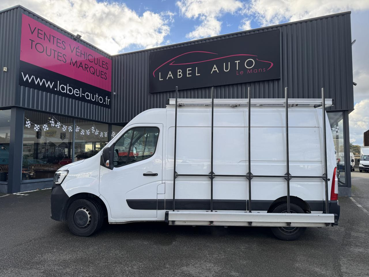 RENAULT Master Grand Confort F3300 L2H2 2.3 Blue dCi - 150 CH PORTE VERRE - Kastenwagen: das Bild 1 RENAULT Master Grand Confort F3300 L2H2 2.3 Blue dCi - 150 CH PORTE VERRE - Kastenwagen: das Bild 1