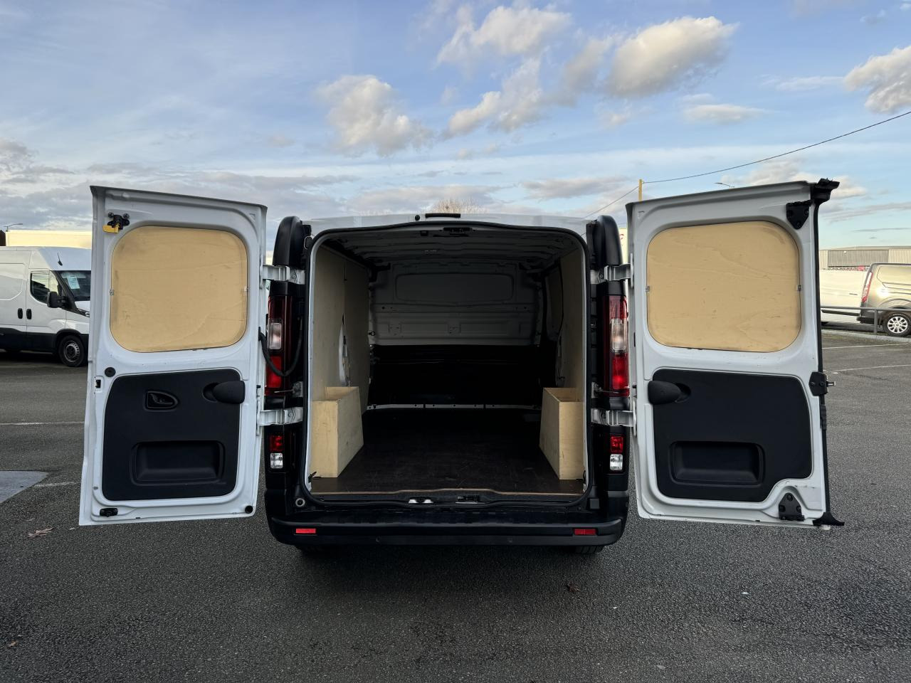 RENAULT TRAFIC L2H1 2.0 DCI 130CH GRAND CONFORT - Kastenwagen: das Bild 3 RENAULT TRAFIC L2H1 2.0 DCI 130CH GRAND CONFORT - Kastenwagen: das Bild 3