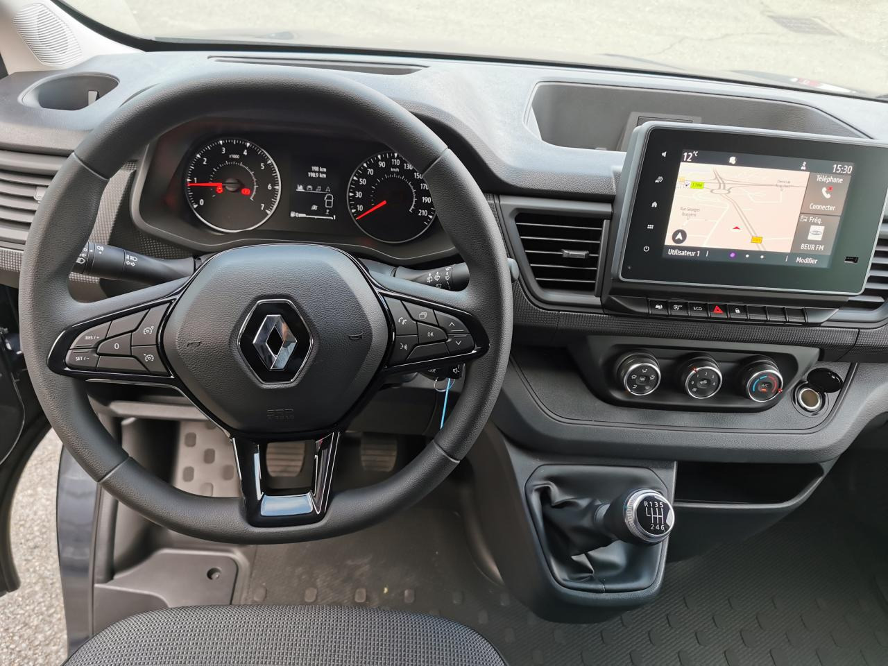 RENAULT Trafic L2 2.0 Energy dCi - 150 - S&S III COMBI Combi Zen L2H1 PHASE 3 - Kleinbus, Personentransporter: das Bild 4 RENAULT Trafic L2 2.0 Energy dCi - 150 - S&S III COMBI Combi Zen L2H1 PHASE 3 - Kleinbus, Personentransporter: das Bild 4