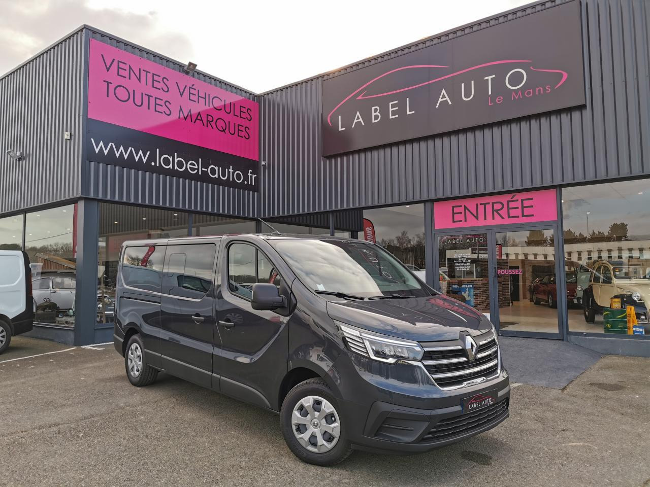 RENAULT Trafic L2 2.0 Energy dCi - 150 - S&S III COMBI Combi Zen L2H1 PHASE 3 - Kleinbus, Personentransporter: das Bild 3 RENAULT Trafic L2 2.0 Energy dCi - 150 - S&S III COMBI Combi Zen L2H1 PHASE 3 - Kleinbus, Personentransporter: das Bild 3
