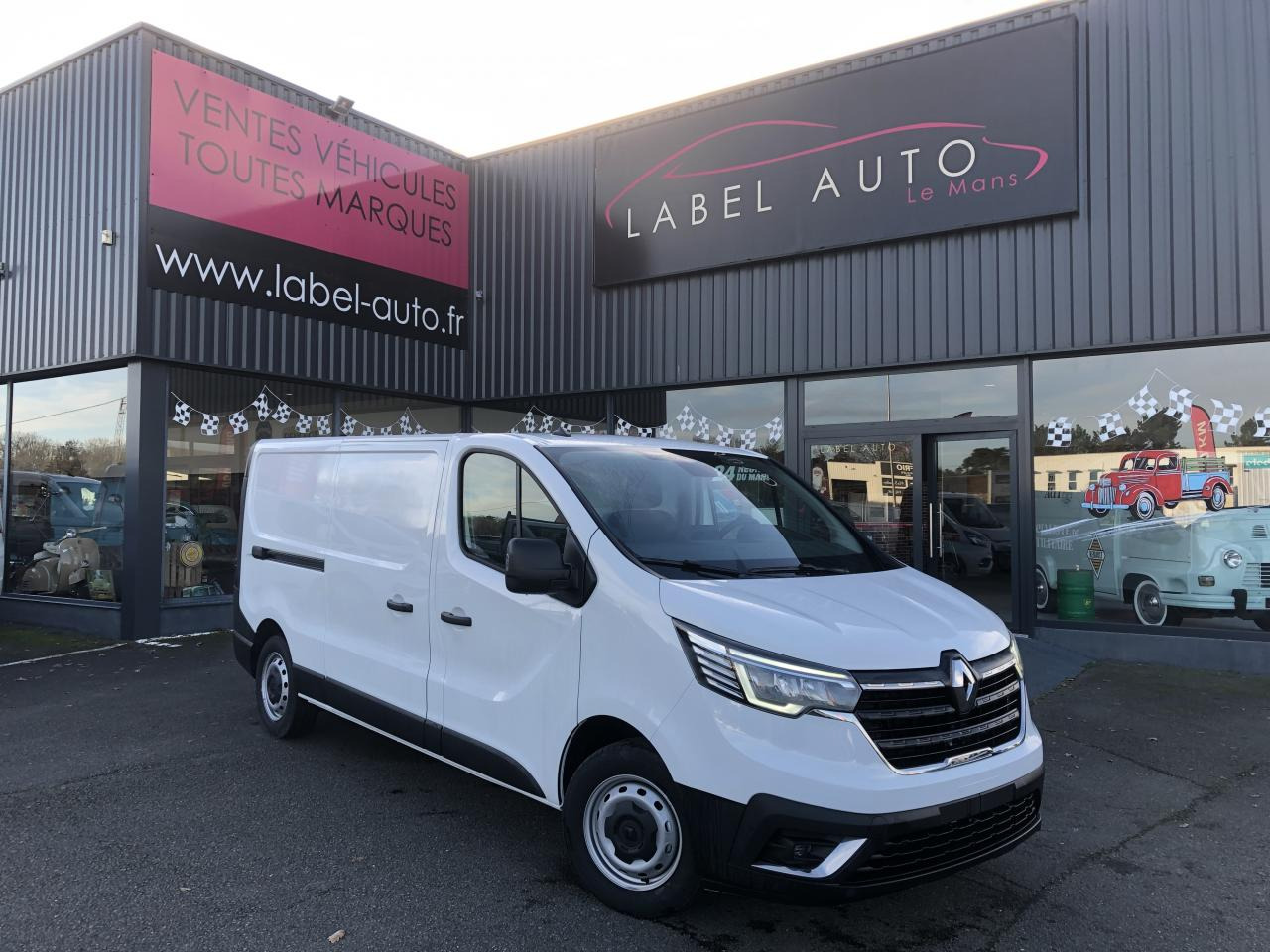 RENAULT Trafic L2H1 3000 Kg 2.0 Blue dCi - 130CH FOURGON 2 PLACES - Kastenwagen: das Bild 1 RENAULT Trafic L2H1 3000 Kg 2.0 Blue dCi - 130CH FOURGON 2 PLACES - Kastenwagen: das Bild 1
