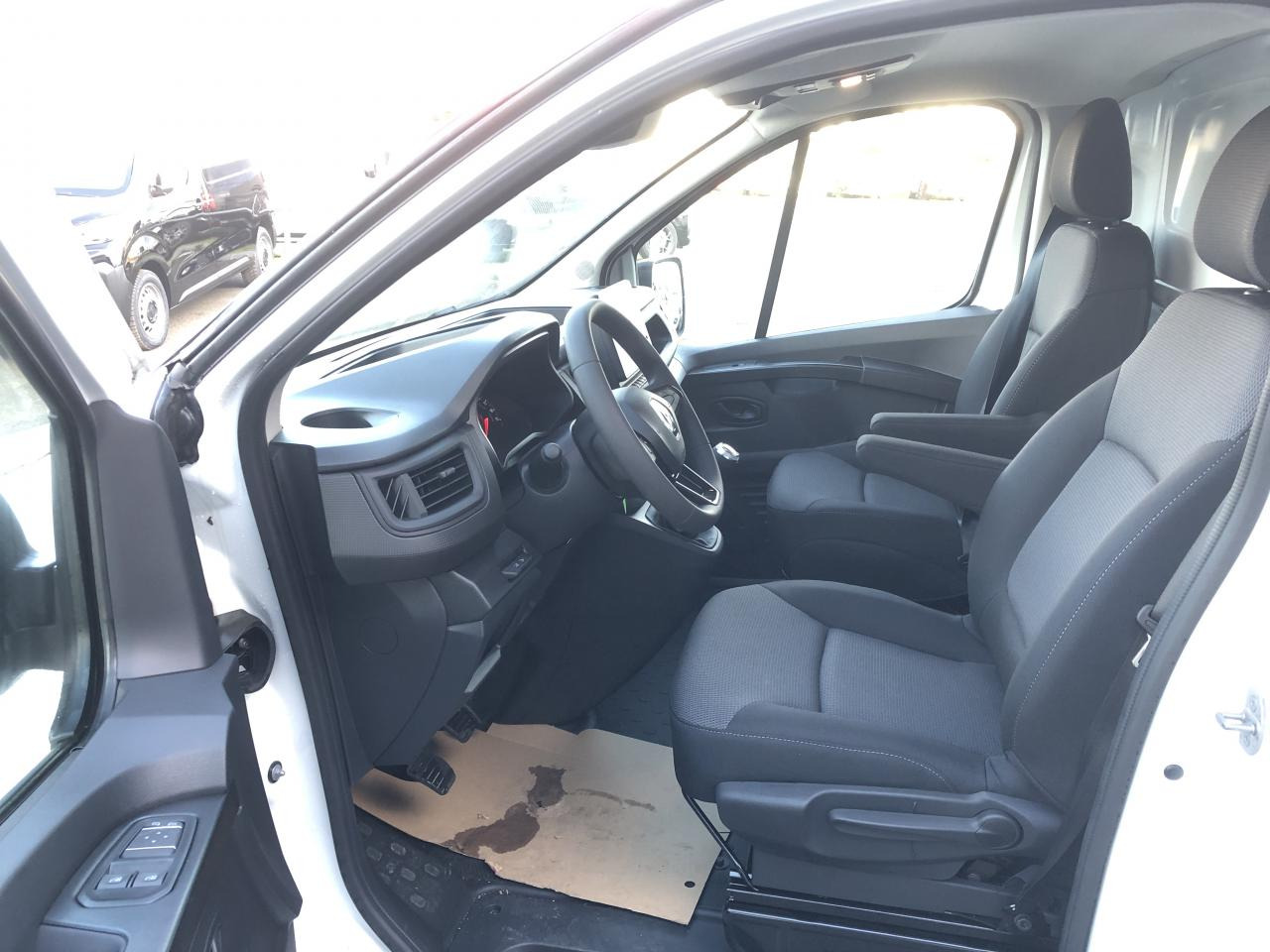 RENAULT Trafic L2H1 3000 Kg 2.0 Blue dCi - 130CH FOURGON 2 PLACES - Kastenwagen: das Bild 4 RENAULT Trafic L2H1 3000 Kg 2.0 Blue dCi - 130CH FOURGON 2 PLACES - Kastenwagen: das Bild 4