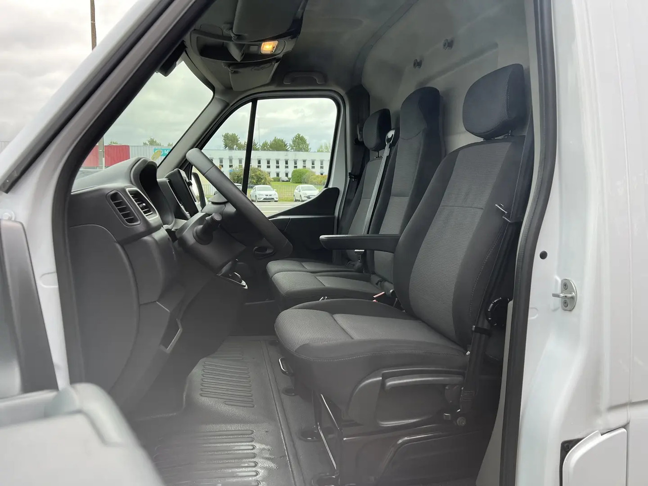 Renault Master F3300 L2H2 2.3 BLUE DCI 135CH GRAND CONFORT EURO6 - Kastenwagen: das Bild 4 Renault Master F3300 L2H2 2.3 BLUE DCI 135CH GRAND CONFORT EURO6 - Kastenwagen: das Bild 4