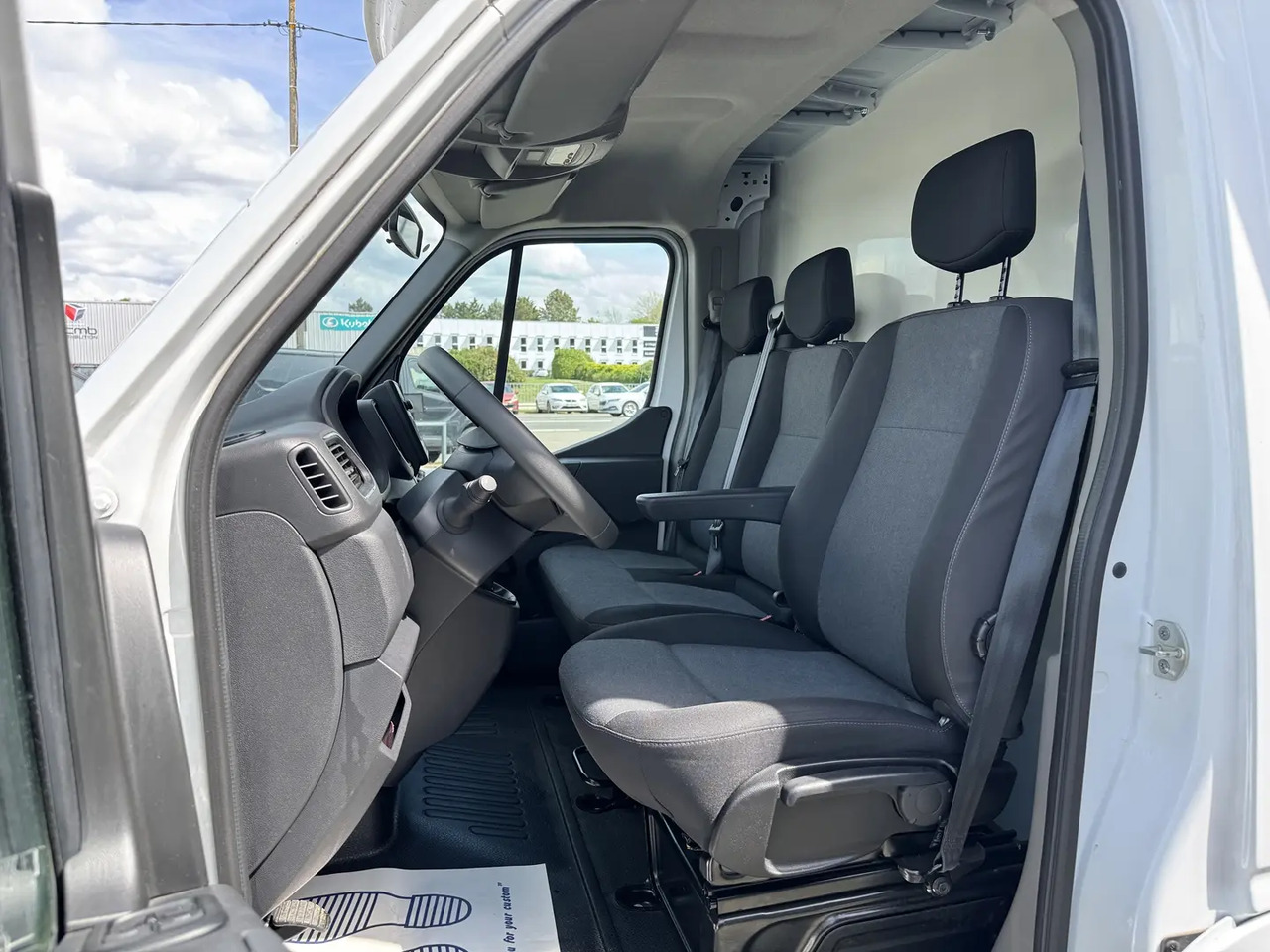Renault Master F3500 L3H1 2.3 BLUE DCI 145CH CONFORT EUROVI - Koffer Transporter: das Bild 5 Renault Master F3500 L3H1 2.3 BLUE DCI 145CH CONFORT EUROVI - Koffer Transporter: das Bild 5