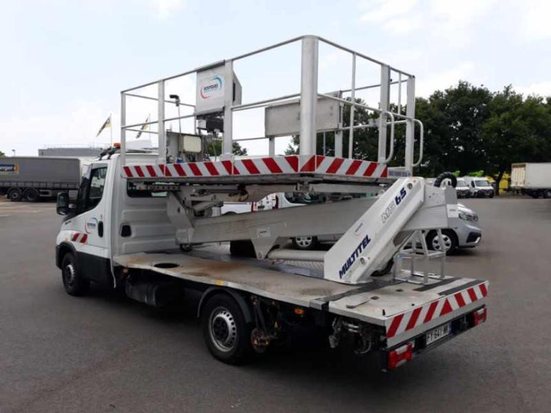 Iveco Daily 35S14 Plateau Nacelle 6m50 Spécial tunnel - LKW mit Arbeitsbühne: das Bild 3 Iveco Daily 35S14 Plateau Nacelle 6m50 Spécial tunnel - LKW mit Arbeitsbühne: das Bild 3