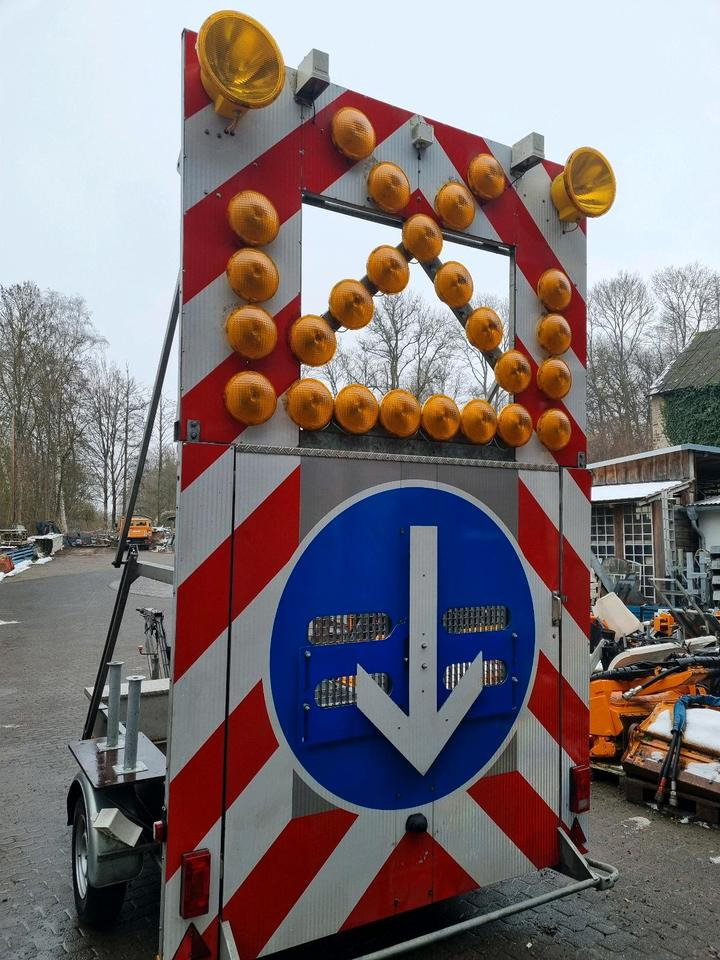 Mersch LED Absperrtafel 2017 Nissen Anlage Verkehrsleitanhänger Verkehrssicherungsanhänger Sperrwand Verkehrsleittafel Verkehrsleitanhänger – Leasing Mersch LED Absperrtafel 2017 Nissen Anlage Verkehrsleitanhänger Verkehrssicherungsanhänger Sperrwand Verkehrsleittafel Verkehrsleitanhänger: das Bild 8