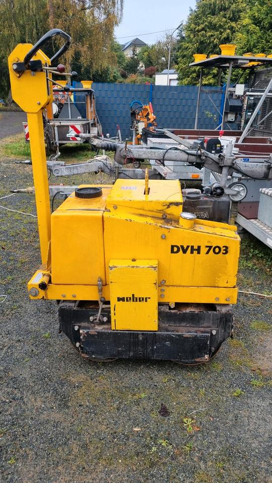 DVH 701 Weber Walze Glattmantel Walze Rüttelwalze Dublex Vibrationswalze Rüttelplatte Strassenwalze Plattenverdichter DVH 603 - Kleine Walze: das Bild 1 DVH 701 Weber Walze Glattmantel Walze Rüttelwalze Dublex Vibrationswalze Rüttelplatte Strassenwalze Plattenverdichter DVH 603 - Kleine Walze: das Bild 1