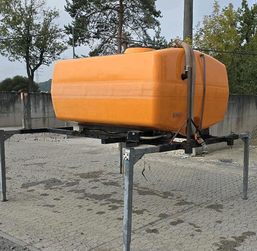 Dücker 5m3 Wassertank Wasserfass für Unimog UGE UGN 405 U300 400 500 427 430 LKW Boschung wassertank Laugentank Bewässerung 5000liter - Tankcontainer: das Bild 1 Dücker 5m3 Wassertank Wasserfass für Unimog UGE UGN 405 U300 400 500 427 430 LKW Boschung wassertank Laugentank Bewässerung 5000liter - Tankcontainer: das Bild 1