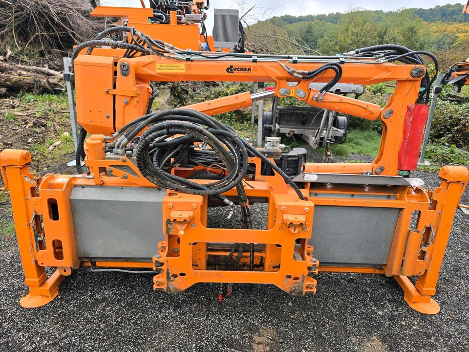 Dücker DUA 700 für Fendt Deutz Böschungsmäher Böschungsmulcher Traktor Bankettmäher 800 600 Mulag Una MHU - Mähwerk: das Bild 1 Dücker DUA 700 für Fendt Deutz Böschungsmäher Böschungsmulcher Traktor Bankettmäher 800 600 Mulag Una MHU - Mähwerk: das Bild 1