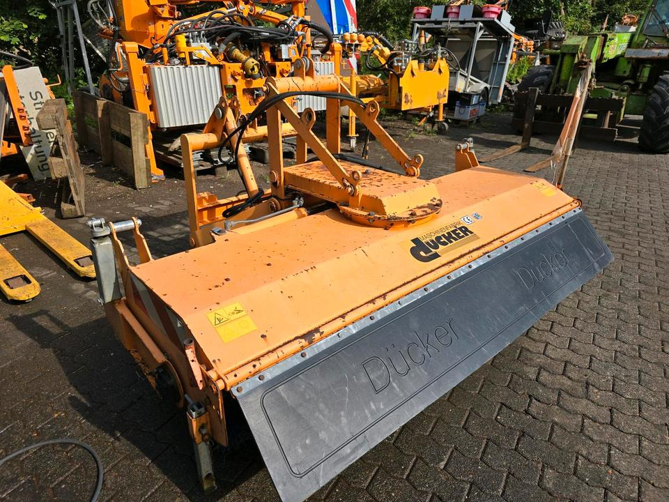 Dücker FKM Kehrmaschine Frontkehrmaschine für Unimog 405 U 300 400 500 423 427 430 318 530 Besen Kehrbesen - Kehrbesen: das Bild 2 Dücker FKM Kehrmaschine Frontkehrmaschine für Unimog 405 U 300 400 500 423 427 430 318 530 Besen Kehrbesen - Kehrbesen: das Bild 2