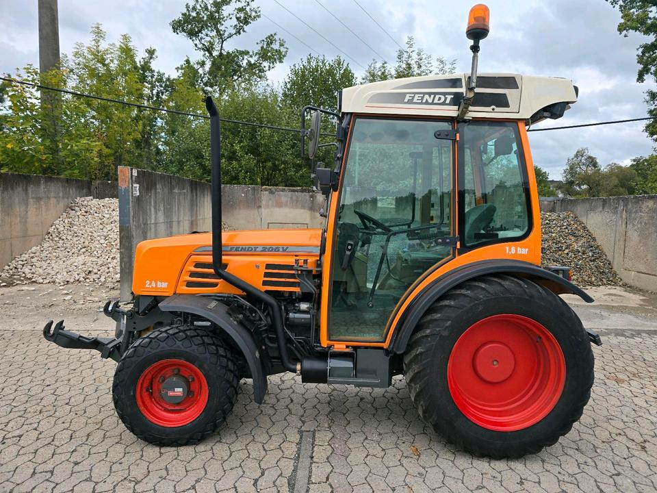 Fendt 206V Schmalspurtraktor Traktor Schlepper Weinbergtraktor 206 208 210 Farmer Favorit Obstbau Weinbau - Traktor: das Bild 2 Fendt 206V Schmalspurtraktor Traktor Schlepper Weinbergtraktor 206 208 210 Farmer Favorit Obstbau Weinbau - Traktor: das Bild 2