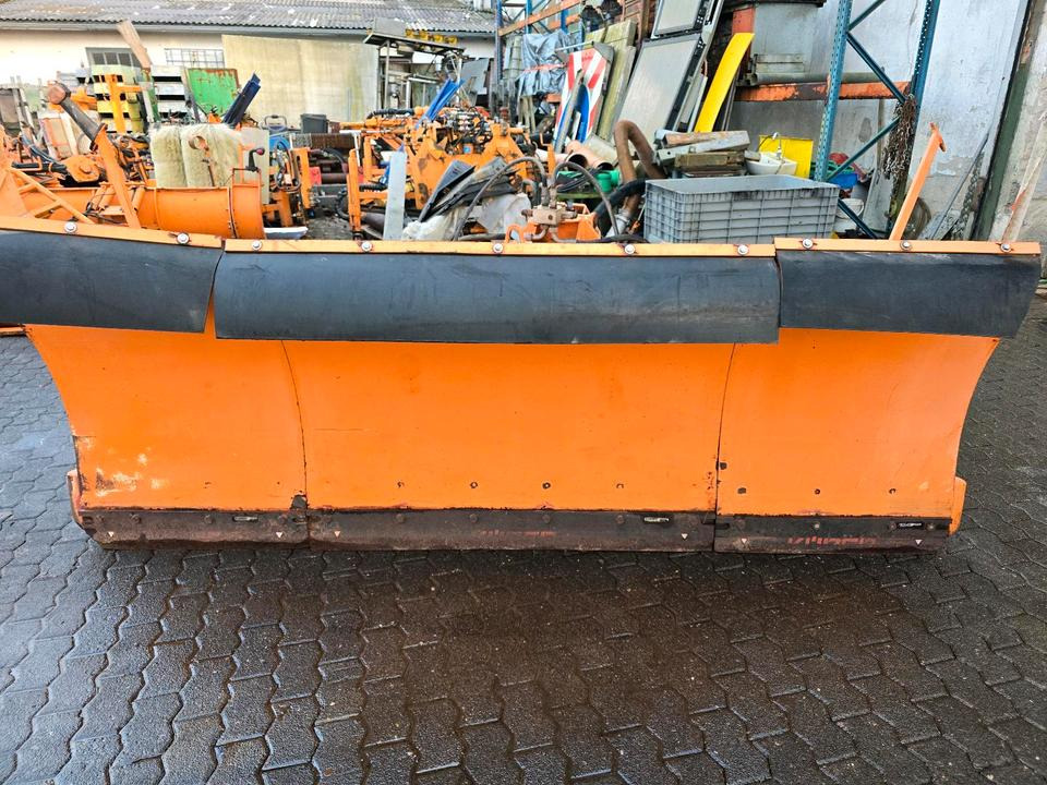 Kahlbacher Vampir 2.8m. Schneeschieber Schneeschild Winterdienst Räumschild Schneepflug passend für Traktor Unimog 405 UGE UGN Fronthydraulik - Schneepflug: das Bild 5 Kahlbacher Vampir 2.8m. Schneeschieber Schneeschild Winterdienst Räumschild Schneepflug passend für Traktor Unimog 405 UGE UGN Fronthydraulik - Schneepflug: das Bild 5