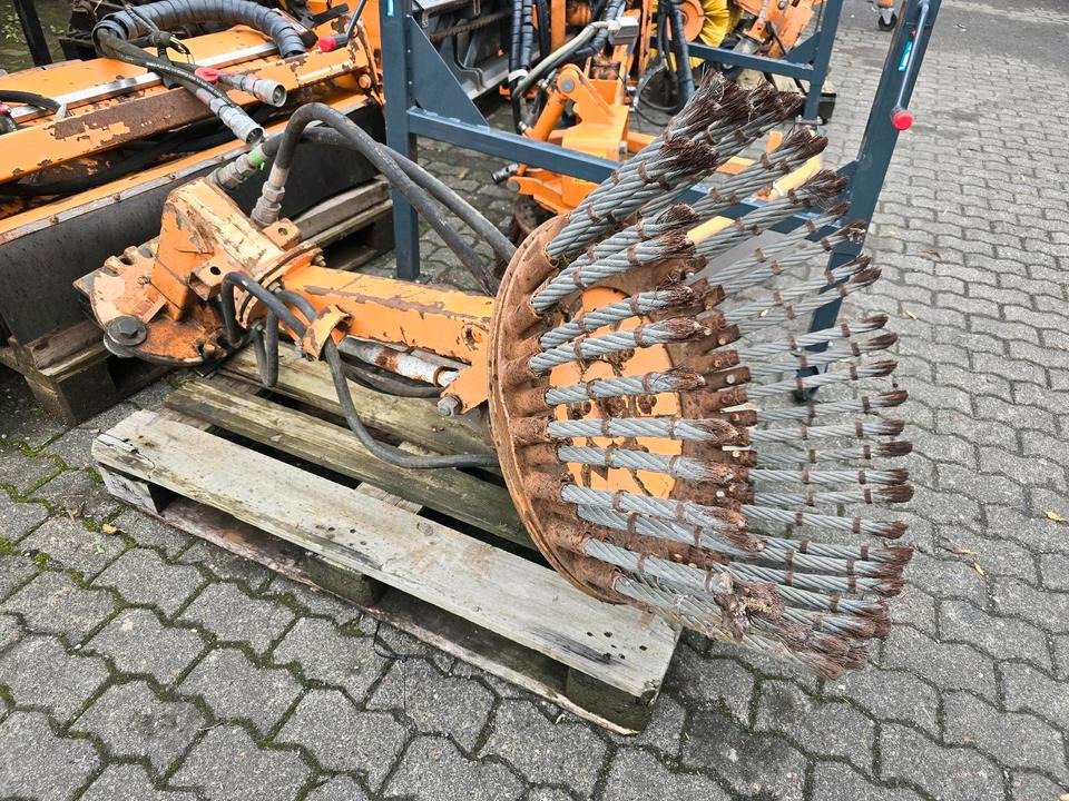 Mulag Flächenbürste Wildkrautbürste Mähausleger MKM FME FMK 500 600 700 Böschungsmäher Böschungsmulcher Dücker - Kehrbesen: das Bild 2 Mulag Flächenbürste Wildkrautbürste Mähausleger MKM FME FMK 500 600 700 Böschungsmäher Böschungsmulcher Dücker - Kehrbesen: das Bild 2