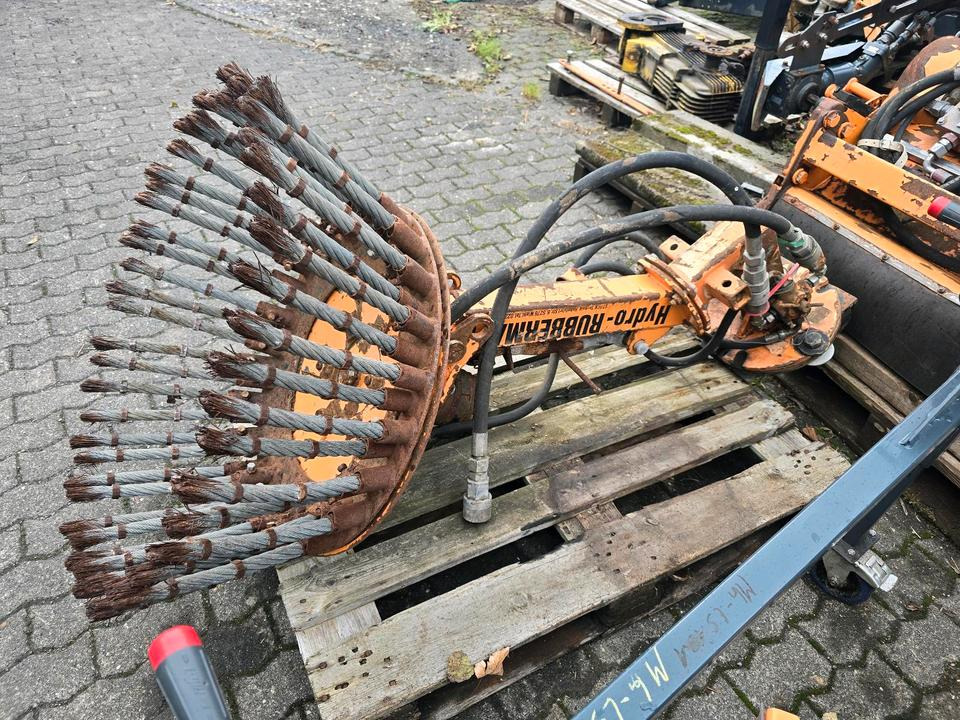 Mulag Flächenbürste Wildkrautbürste Mähausleger MKM FME FMK 500 600 700 Böschungsmäher Böschungsmulcher Dücker - Kehrbesen: das Bild 1 Mulag Flächenbürste Wildkrautbürste Mähausleger MKM FME FMK 500 600 700 Böschungsmäher Böschungsmulcher Dücker - Kehrbesen: das Bild 1