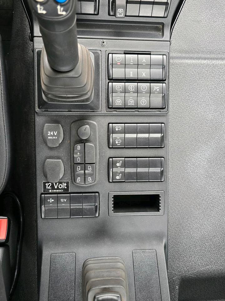 Schneeräumfahrzeug Neuwertiger Unimog U530 7800km EAS Easy-Drive Mercedes-Benz U 530 UGN UGE 405 527 535 435 430 Kipper: das Bild 9