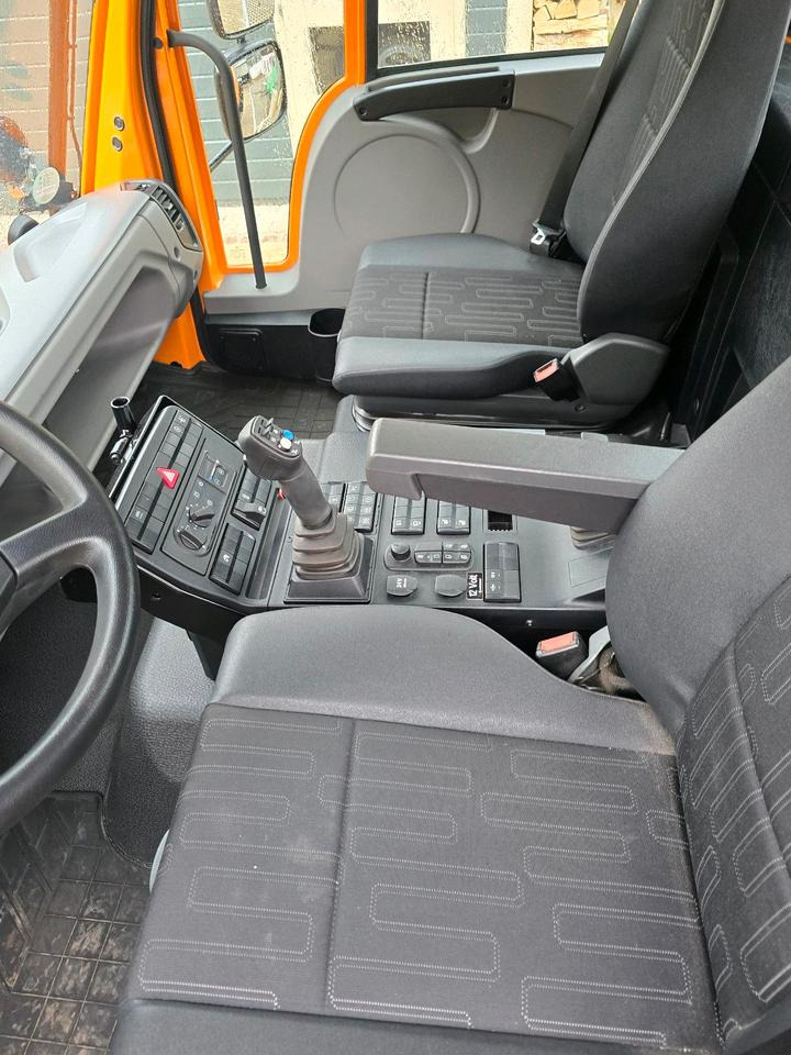 Schneeräumfahrzeug Neuwertiger Unimog U530 7800km EAS Easy-Drive Mercedes-Benz U 530 UGN UGE 405 527 535 435 430 Kipper: das Bild 13