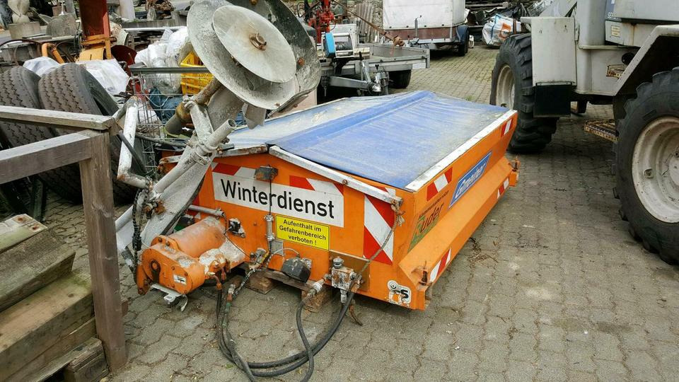 Salzstreuer Schmidt Winterdienst Unimog Multicar Tremo Fendt deut - Salzstreuer: das Bild 2 Salzstreuer Schmidt Winterdienst Unimog Multicar Tremo Fendt deut - Salzstreuer: das Bild 2