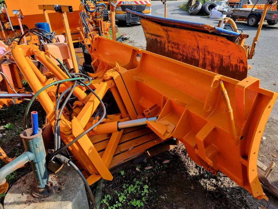 Schmidt CP2 Schneepflug Schneeschild Winterdienst Unimog - Schneepflug: das Bild 2 Schmidt CP2 Schneepflug Schneeschild Winterdienst Unimog - Schneepflug: das Bild 2