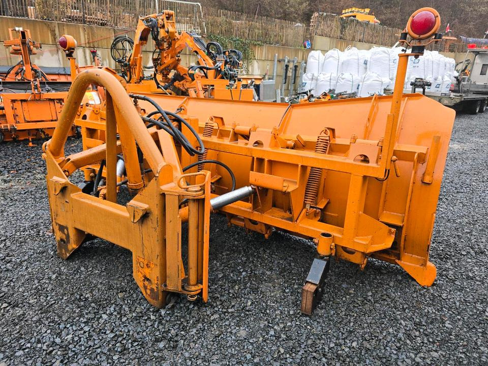 Schmidt MF 2.4 3m. Schneeschieber Schneeschild Winterdienst Räumschild Schneepflug passend für Traktor Unimog 405 UGE UGN Fronthydraulik - Schneepflug: das Bild 2 Schmidt MF 2.4 3m. Schneeschieber Schneeschild Winterdienst Räumschild Schneepflug passend für Traktor Unimog 405 UGE UGN Fronthydraulik - Schneepflug: das Bild 2