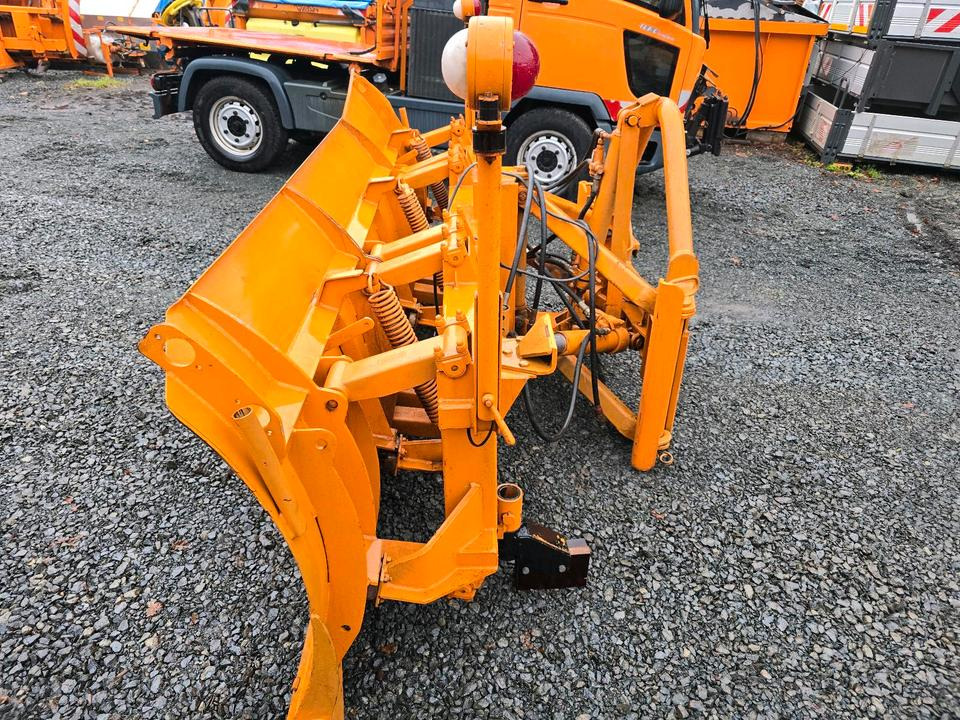 Schneepflug Schmidt MF 2.4 3m. Schneeschieber Schneeschild Winterdienst Räumschild Schneepflug passend für Traktor Unimog 405 UGE UGN Fronthydraulik: das Bild 8 Schneepflug Schmidt MF 2.4 3m. Schneeschieber Schneeschild Winterdienst Räumschild Schneepflug passend für Traktor Unimog 405 UGE UGN Fronthydraulik: das Bild 8