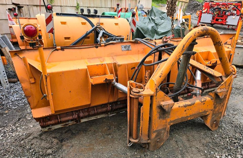 Schmidt Schneepflug F3 Schneeschild Schneeschieber CP3 3 2 1 für Unimog Mercedes-Benz - Schneepflug: das Bild 2 Schmidt Schneepflug F3 Schneeschild Schneeschieber CP3 3 2 1 für Unimog Mercedes-Benz - Schneepflug: das Bild 2