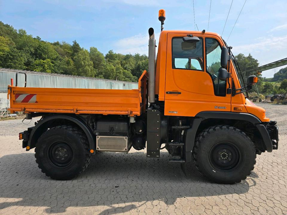 Unimog 405/10 U300 Bluetec 4 Automatik EAS Mercedes-Benz U 300 UGE UGN mit Kipperpritsche - Schneeräumfahrzeug: das Bild 4 Unimog 405/10 U300 Bluetec 4 Automatik EAS Mercedes-Benz U 300 UGE UGN mit Kipperpritsche - Schneeräumfahrzeug: das Bild 4