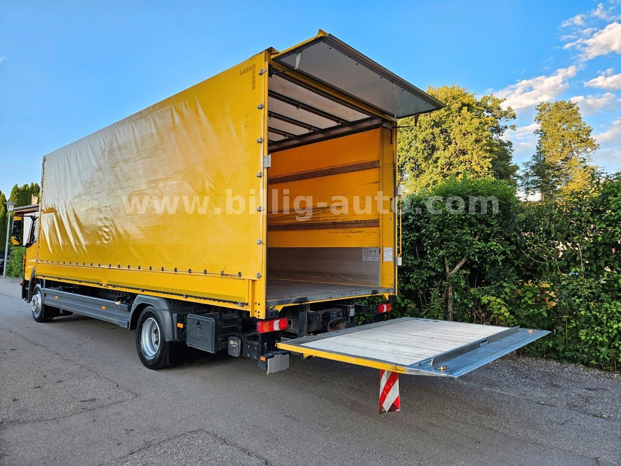 Mercedes-Benz Atego 1327 L * BREMS/SPUR-ASS*DIFF.*LBW*AHK*7.2m - Plane LKW: das Bild 1 Mercedes-Benz Atego 1327 L * BREMS/SPUR-ASS*DIFF.*LBW*AHK*7.2m - Plane LKW: das Bild 1