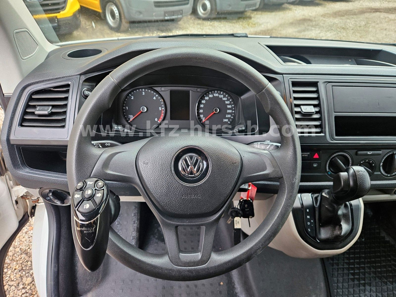 Volkswagen T6 Automatik/ DSG Sortimo Stdhzg Behindertenger. - Personentransporter: das Bild 3 Volkswagen T6 Automatik/ DSG Sortimo Stdhzg Behindertenger. - Personentransporter: das Bild 3