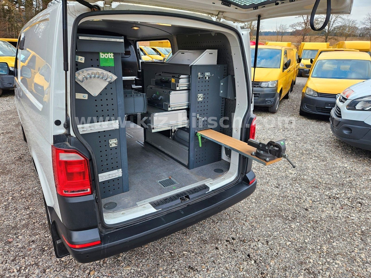 Volkswagen T6 Automatik/ DSG Sortimo Stdhzg Behindertenger. - Personentransporter: das Bild 1 Volkswagen T6 Automatik/ DSG Sortimo Stdhzg Behindertenger. - Personentransporter: das Bild 1