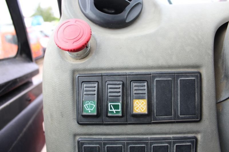 Teleskoplader Ładowarka 4x4 obrotowa teleskopowa Manitou MRT 1840 Easy Turbo: das Bild 13 Teleskoplader Ładowarka 4x4 obrotowa teleskopowa Manitou MRT 1840 Easy Turbo: das Bild 13