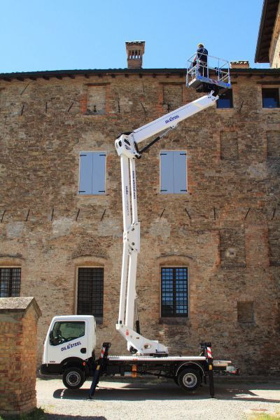 Oil&Steel Snake 2010 Plus 20 m zamontowany na Nissan Cabstar - LKW mit Arbeitsbühne: das Bild 4 Oil&Steel Snake 2010 Plus 20 m zamontowany na Nissan Cabstar - LKW mit Arbeitsbühne: das Bild 4