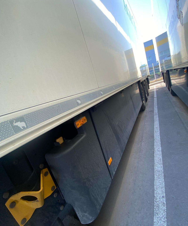 Schmitz SCHMITZ MULTITEMP 7cm - Kühlkoffer Auflieger: das Bild 2 Schmitz SCHMITZ MULTITEMP 7cm - Kühlkoffer Auflieger: das Bild 2