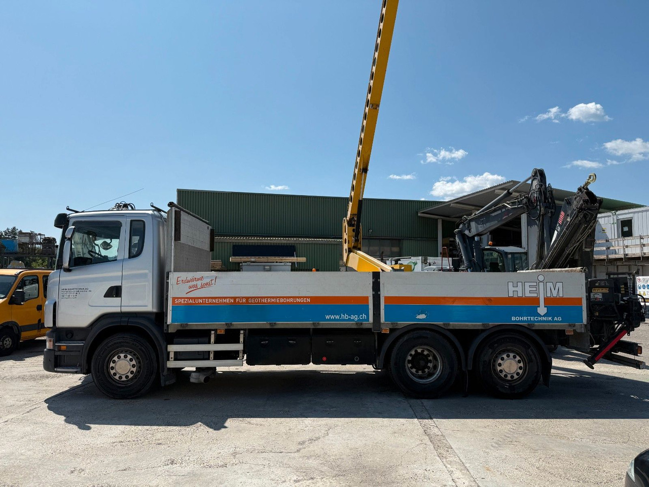 Scania G440 Brücke mit Ladekran - Pritsche LKW, Autokran: das Bild 1 Scania G440 Brücke mit Ladekran - Pritsche LKW, Autokran: das Bild 1