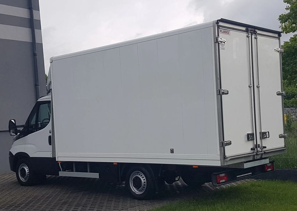 Iveco DAILY 3,0 KLIMA 8EP KONTENER 4,22x2,10x2,11 AC KRAJOWY DMC 3500 KG 35S15 - Koffer Transporter: das Bild 3 Iveco DAILY 3,0 KLIMA 8EP KONTENER 4,22x2,10x2,11 AC KRAJOWY DMC 3500 KG 35S15 - Koffer Transporter: das Bild 3