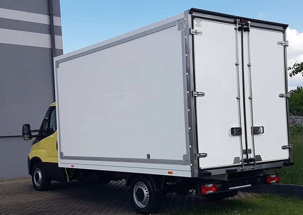 Iveco Daily 8EP KONTENER 4,14x2,21x2,20 KLIMA MANUAL KRAJOWY DMC 3500KG - Koffer Transporter: das Bild 3 Iveco Daily 8EP KONTENER 4,14x2,21x2,20 KLIMA MANUAL KRAJOWY DMC 3500KG - Koffer Transporter: das Bild 3