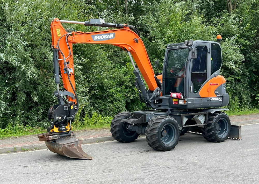 Doosan DOOSAN DX57W *ROTOTILT* 2200 Motogodzin JAK NOWA KOPARKA KOŁOWA STAN PERFEKCYJNY SPROWADZONA - Mobilbagger: das Bild 1 Doosan DOOSAN DX57W *ROTOTILT* 2200 Motogodzin JAK NOWA KOPARKA KOŁOWA STAN PERFEKCYJNY SPROWADZONA - Mobilbagger: das Bild 1