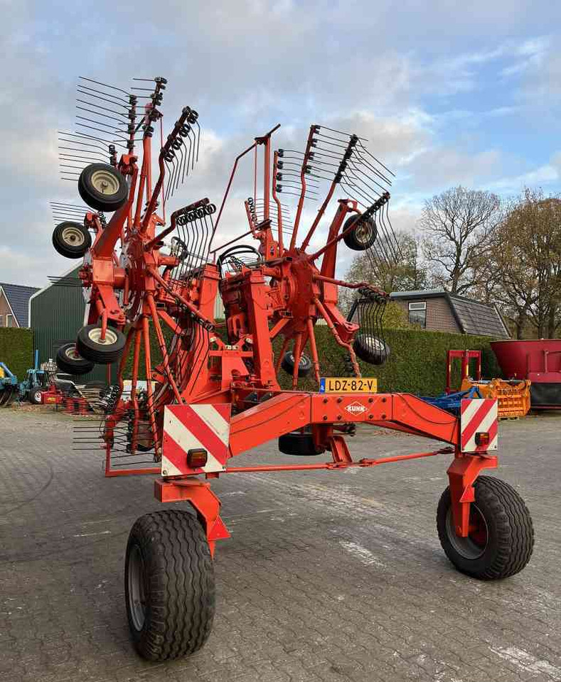 Kuhn GA 8521 zwadhark zwiller rugger rake weidebouwmachines - Heuwender/ Wenderechen: das Bild 5 Kuhn GA 8521 zwadhark zwiller rugger rake weidebouwmachines - Heuwender/ Wenderechen: das Bild 5