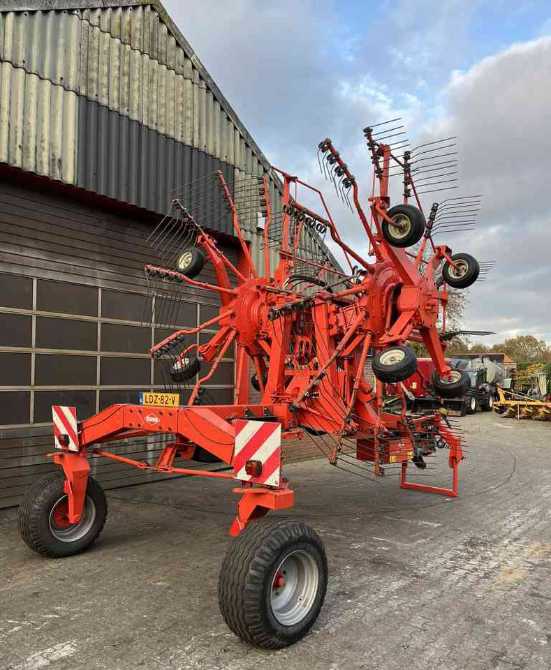 Kuhn GA 8521 zwadhark zwiller rugger rake weidebouwmachines - Heuwender/ Wenderechen: das Bild 4 Kuhn GA 8521 zwadhark zwiller rugger rake weidebouwmachines - Heuwender/ Wenderechen: das Bild 4