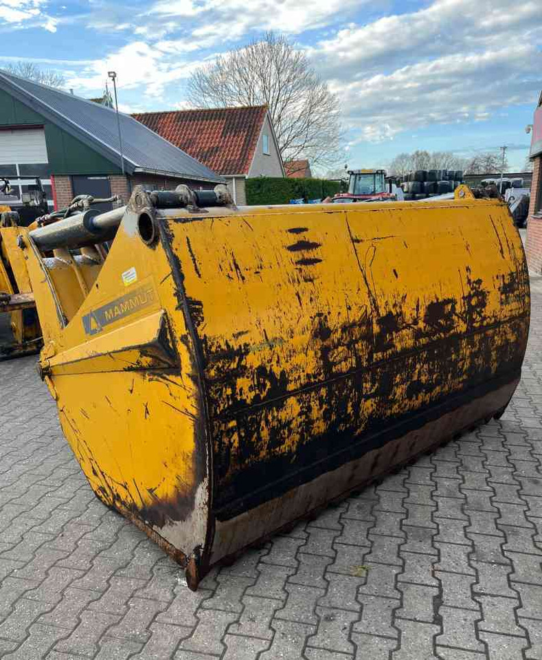 Mammut Kuilhapper, JCB Q-Fit, voermachines. - Silotechnik: das Bild 2 Mammut Kuilhapper, JCB Q-Fit, voermachines. - Silotechnik: das Bild 2