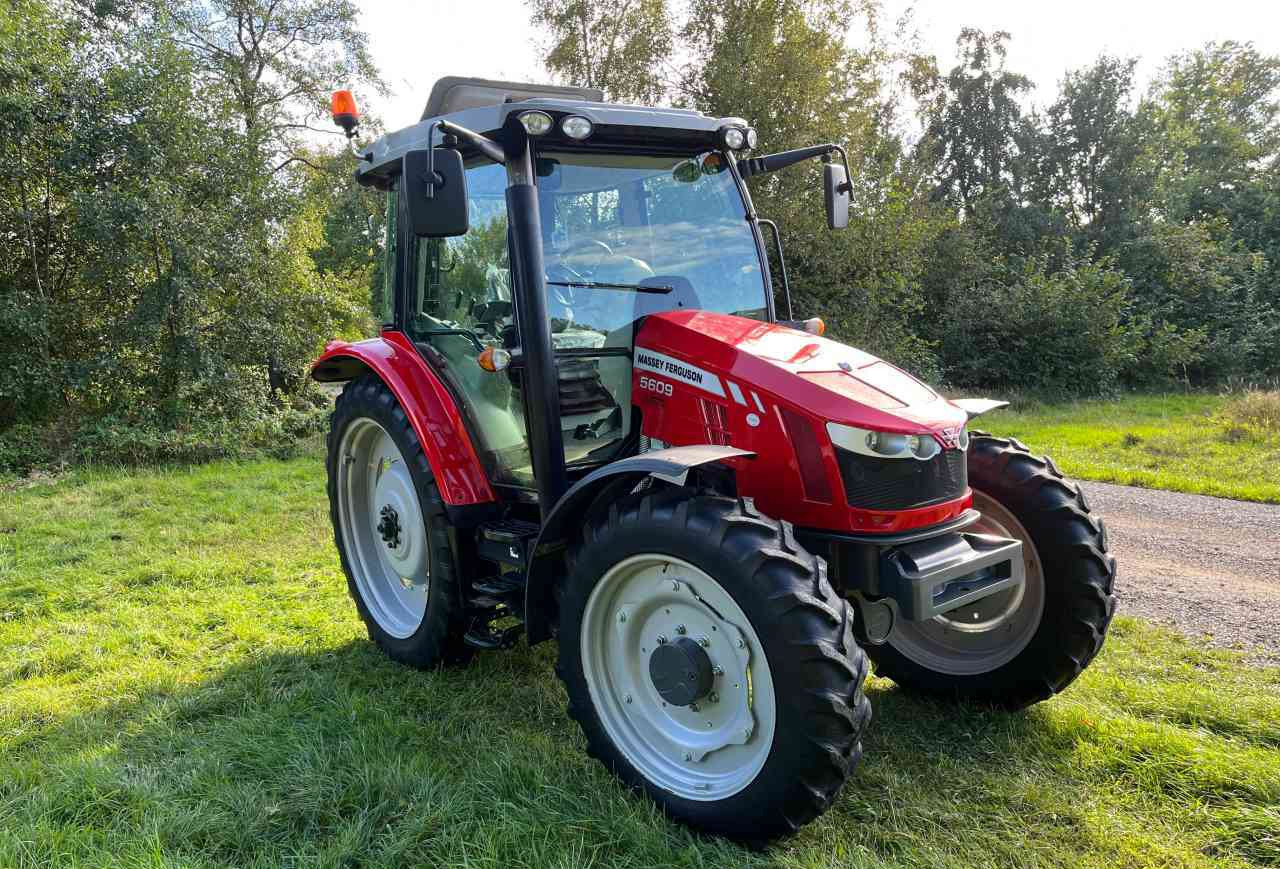 Massey Ferguson 5609 Dyna-4 Essential - Traktor: das Bild 2 Massey Ferguson 5609 Dyna-4 Essential - Traktor: das Bild 2