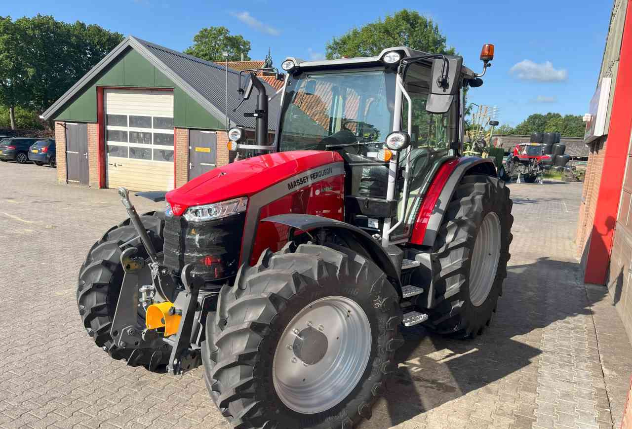Massey Ferguson 5M.145 Dyna-4 Tractoren - Traktor: das Bild 3 Massey Ferguson 5M.145 Dyna-4 Tractoren - Traktor: das Bild 3