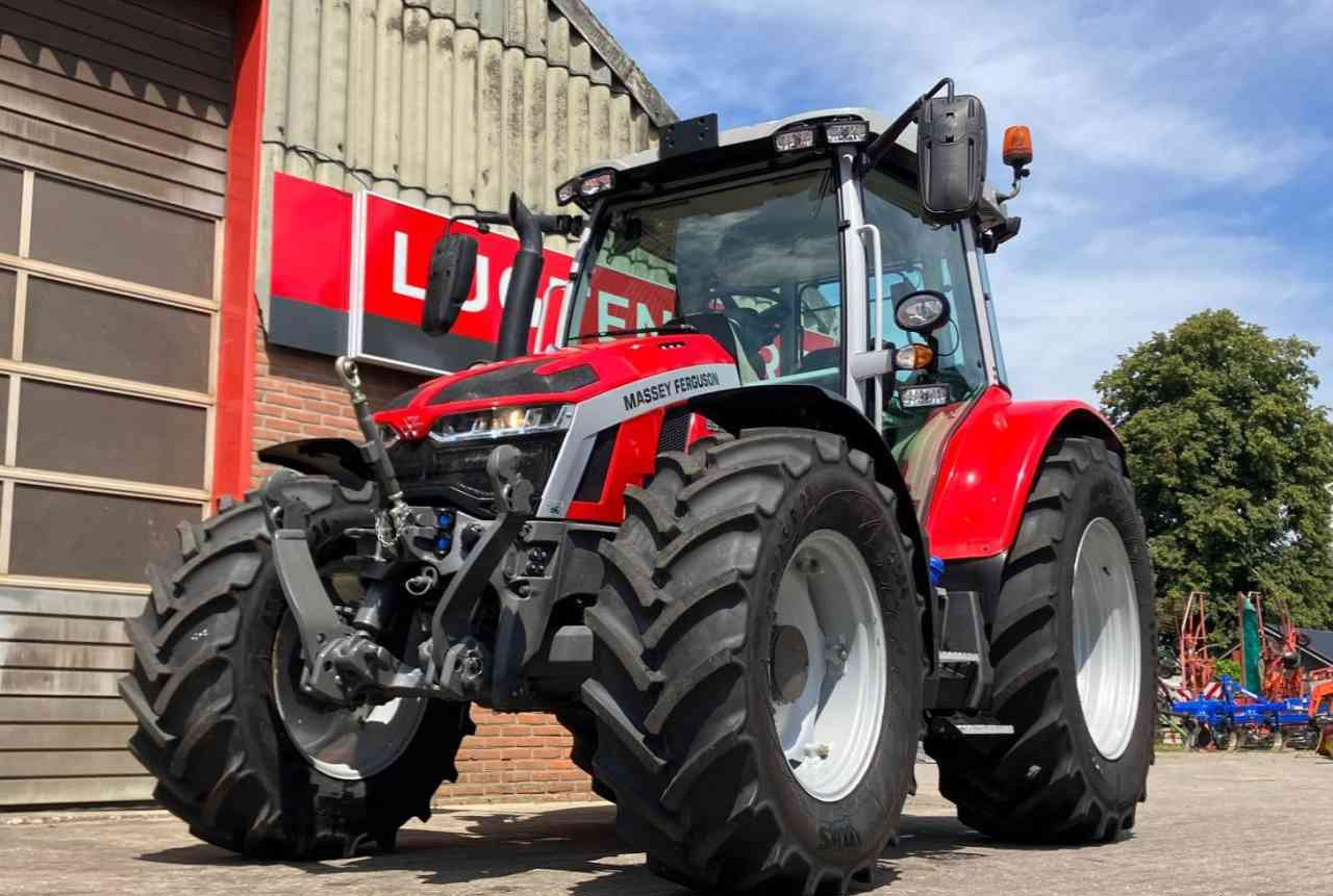 Massey Ferguson 5S.125 Dyna-4 Essential tractoren. - Traktor: das Bild 3 Massey Ferguson 5S.125 Dyna-4 Essential tractoren. - Traktor: das Bild 3